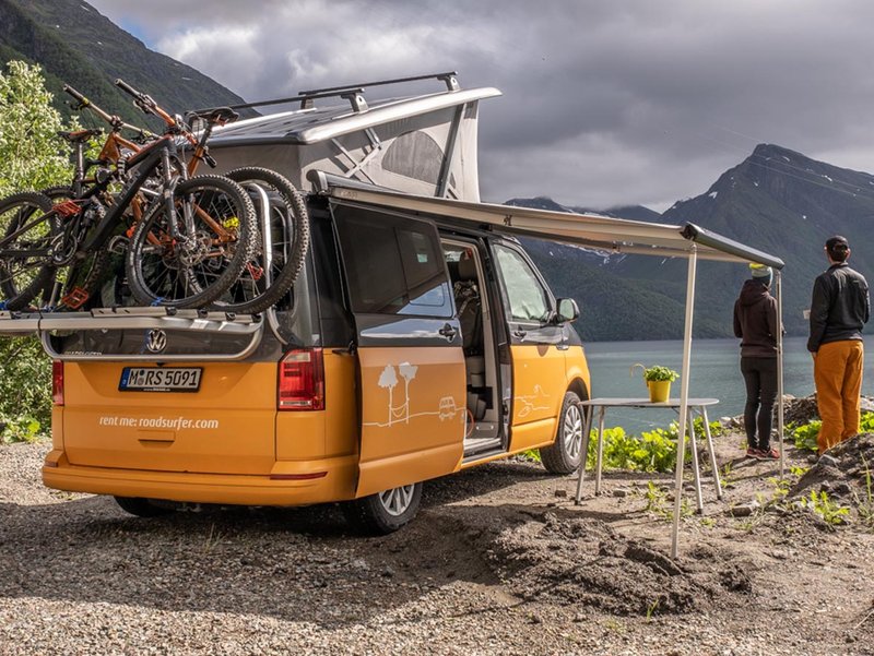 Reisemobile lassen sich mittlerweile auch bei professionellen Anbietern mieten. (Foto: Roadsurfer)